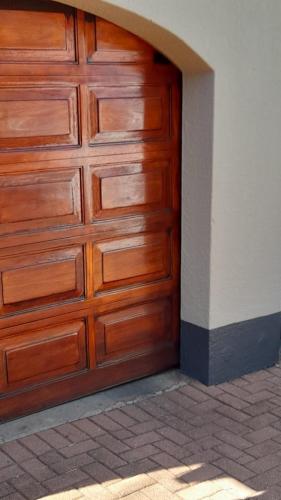 95-0101-Africa-Paint-and-Renovations