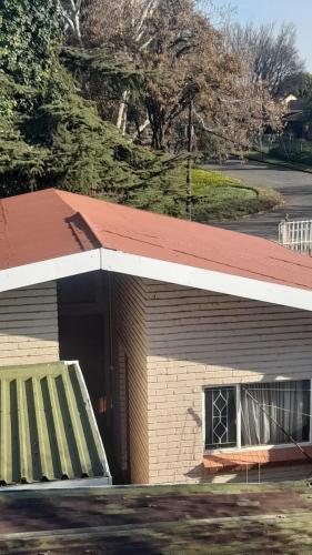 95-0112-Africa-Paint-and-Renovations